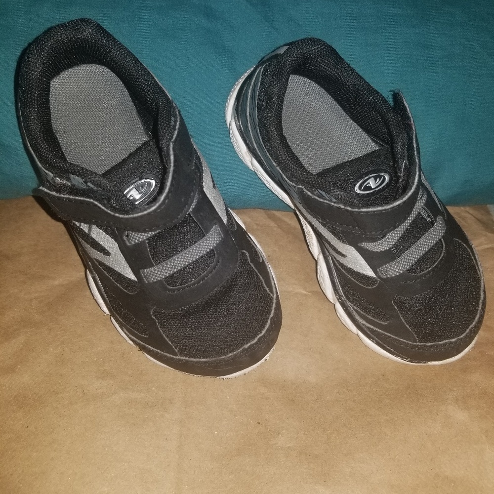 Little Boys velcro tennis shoes